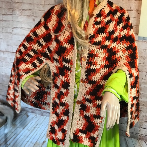 Vintage 60's crocheted knitted cape shawl, one size fits most, hand made - Picture 3 of 10